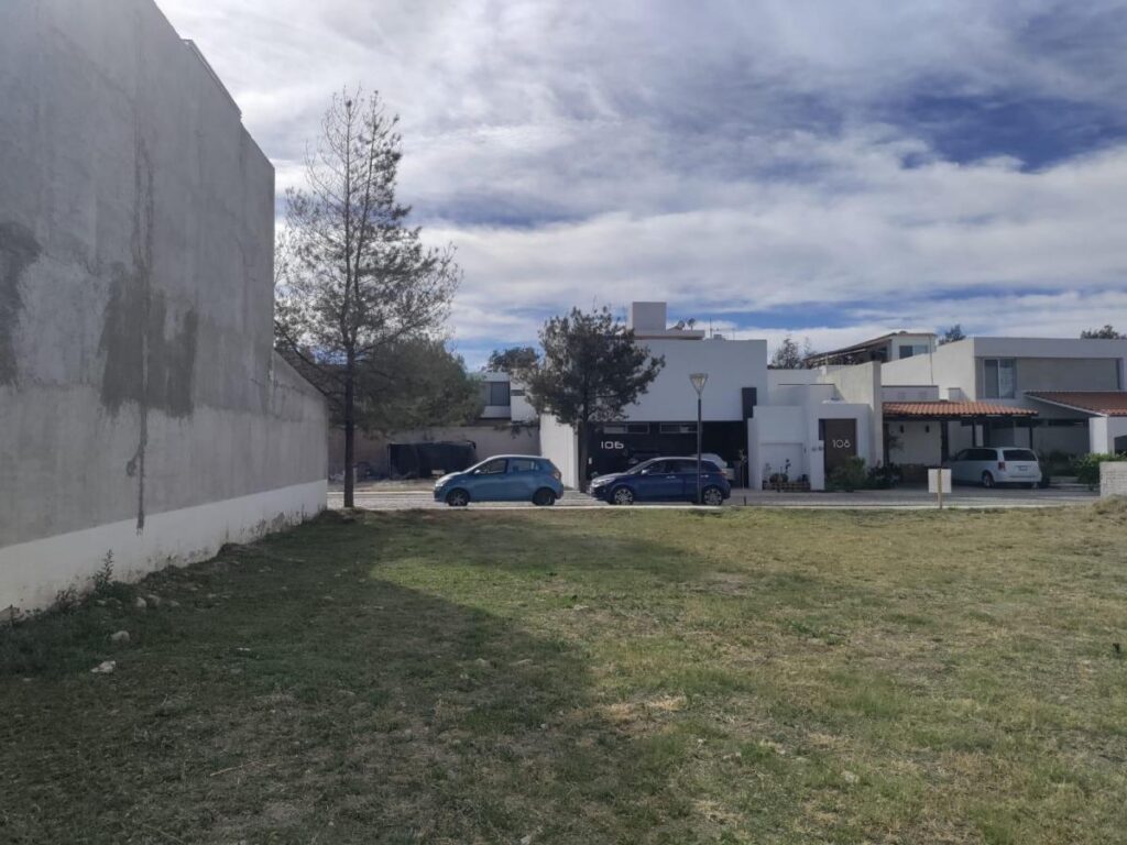 Terreno en Venta al Poniente de Aguascalientes en Residencial Los Olivos