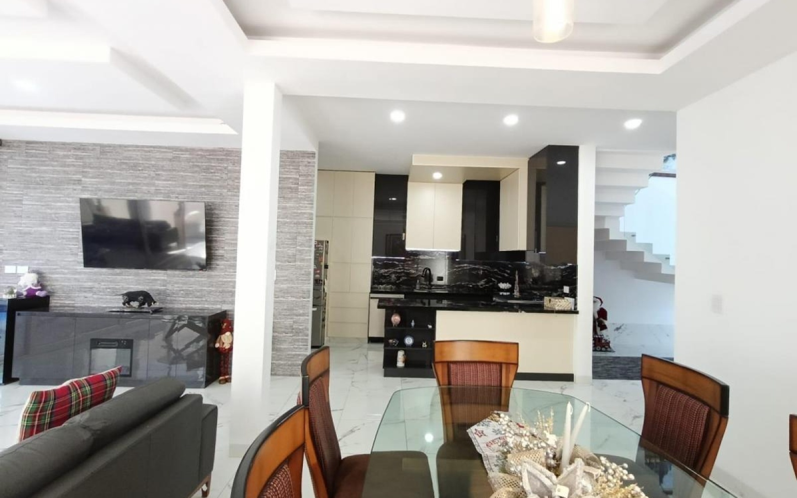 204 Av. Siglo XXI residencial las plazas, 3 Habitaciones Habitaciones, 2 Habitaciones Habitaciones,3 BathroomsBathrooms,Casa,Venta,Av. Siglo XXI ,1097