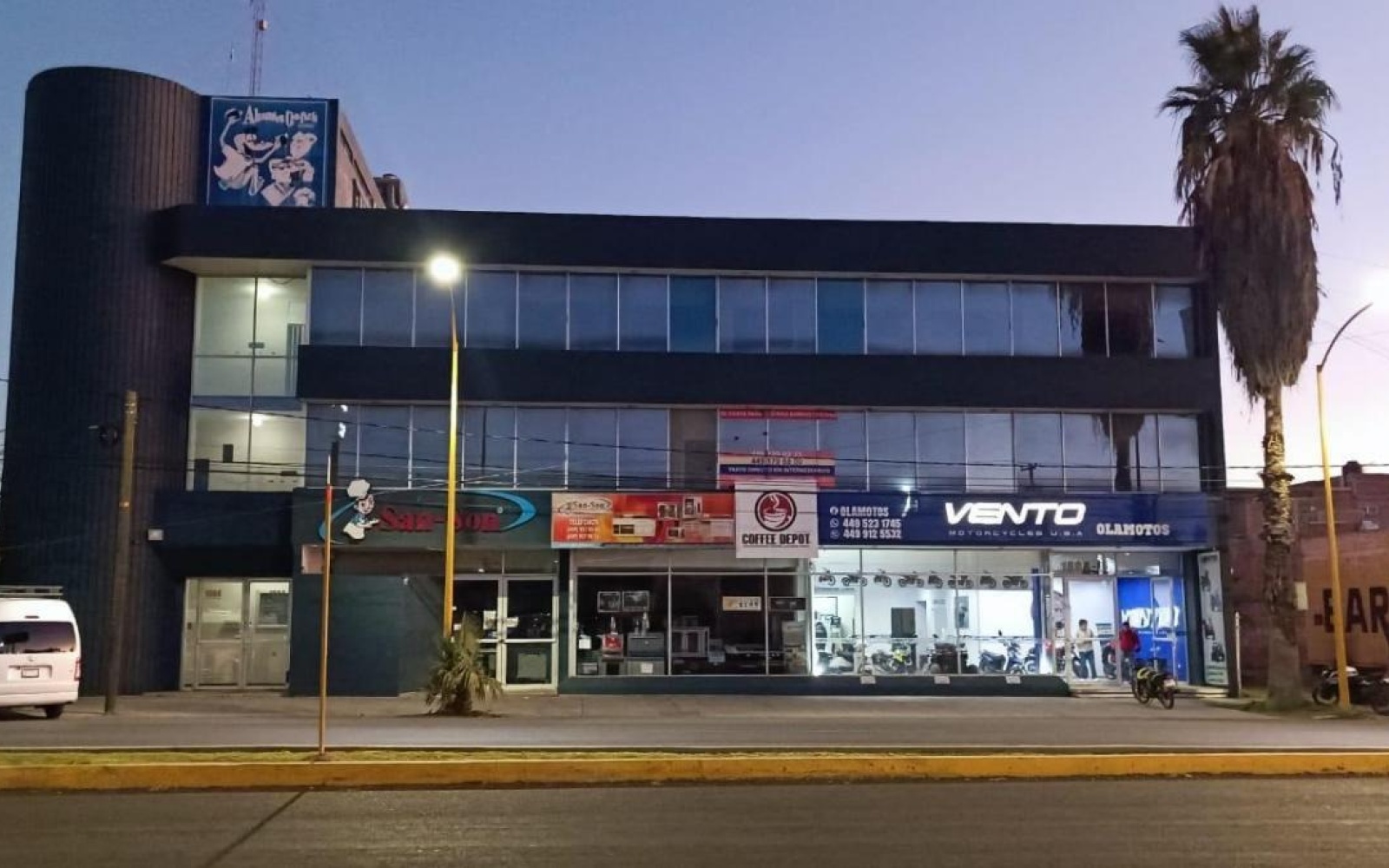 1004 Av. de la Convención de 1914 Nte. CIRCUNVALACION NORTEFRACCIONAMIENTO, 0 , 10 Habitaciones Habitaciones,0,Local Comercial,Venta,Av. de la Convención de 1914 Nte.,0,1113