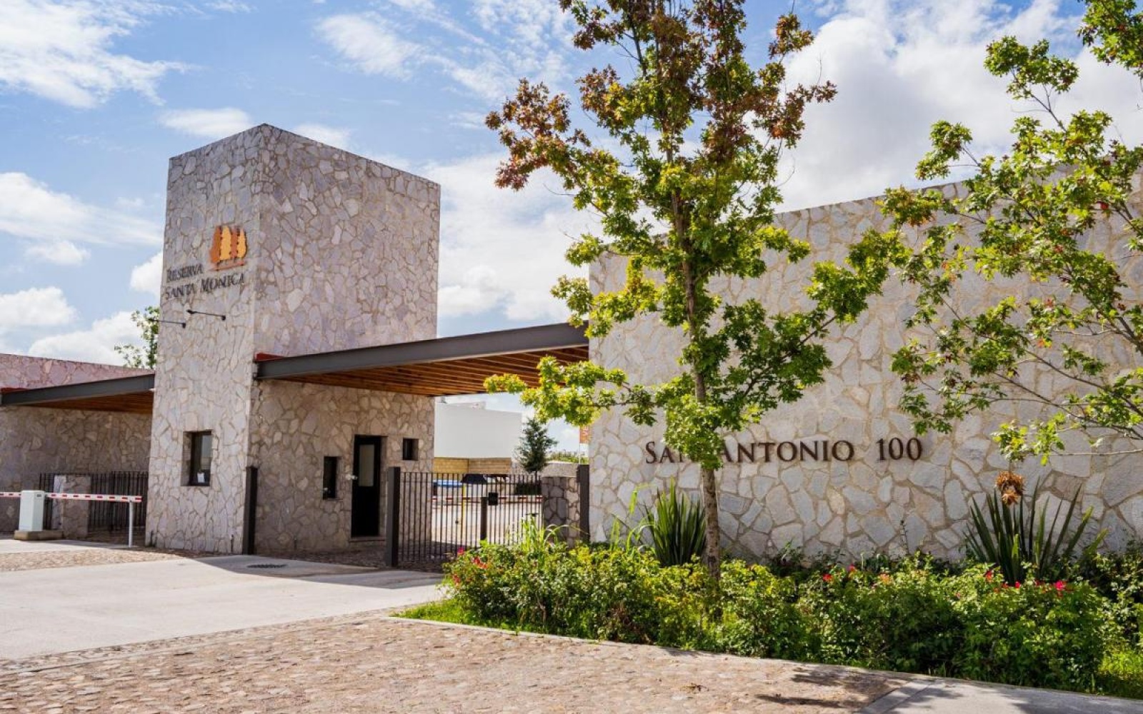 av. san antonio FRACCIONAMIENTO RANCHO SANTA MONICA, 0 , 0 ,0,Terreno,Venta,av. san antonio,0,1132