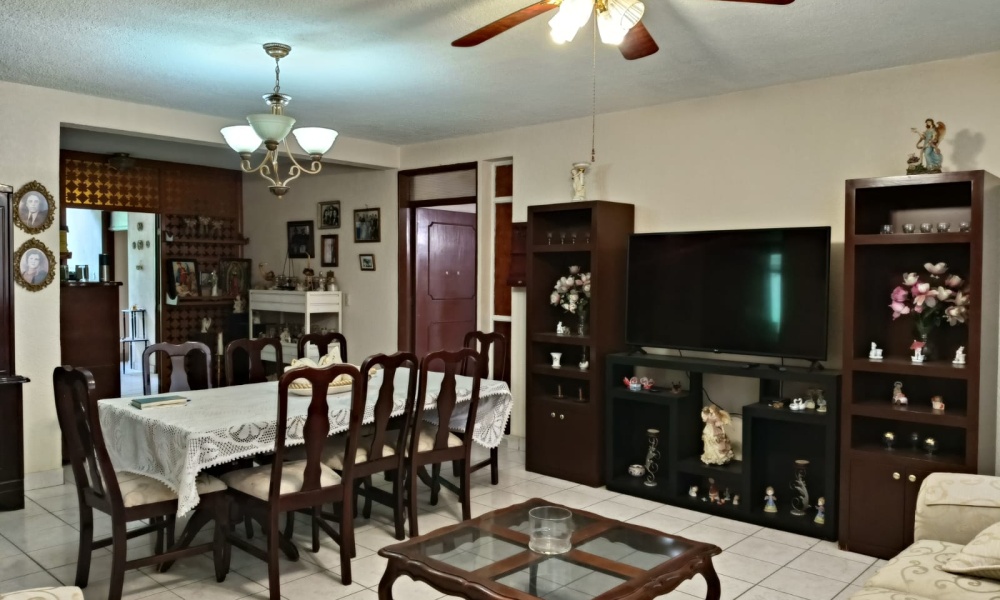 Calle República de Guatemala, Jardines de Santa Elena, Aguascalientes 20238, 8 Bedroom Bedrooms, 2 Room Rooms,4 BathroomBathrooms,Casa,Venta,Calle República de Guatemala,0,1276